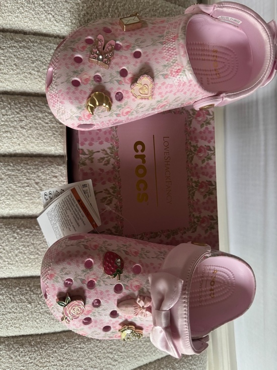 Pink Love shack crocs - Picture 2 of 4